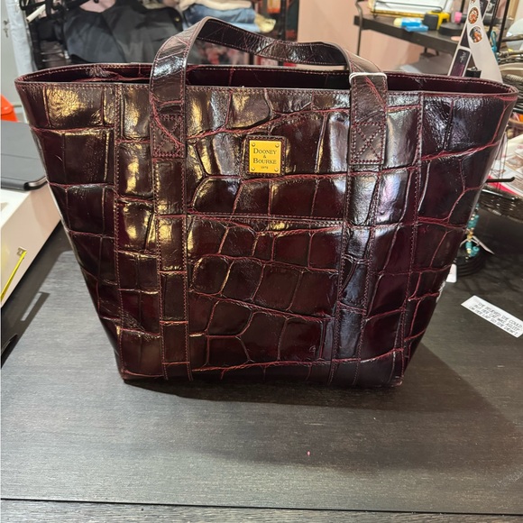 Dooney & Bourke large handbag. Great condition.